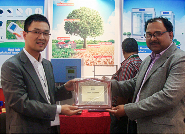 托普云農與海外公司高層、技術研發(fā)人員進行交流合作