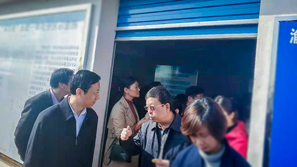 全國農技推廣中心王福祥副主任、江西農業農村廳劉光華副廳長就水肥一體化系統做深入交流